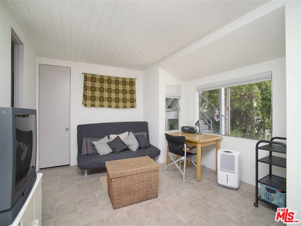 577 North Greencraig Road Los Angeles, CA 90049 - Photo 20 of 26 Gallery Image 20