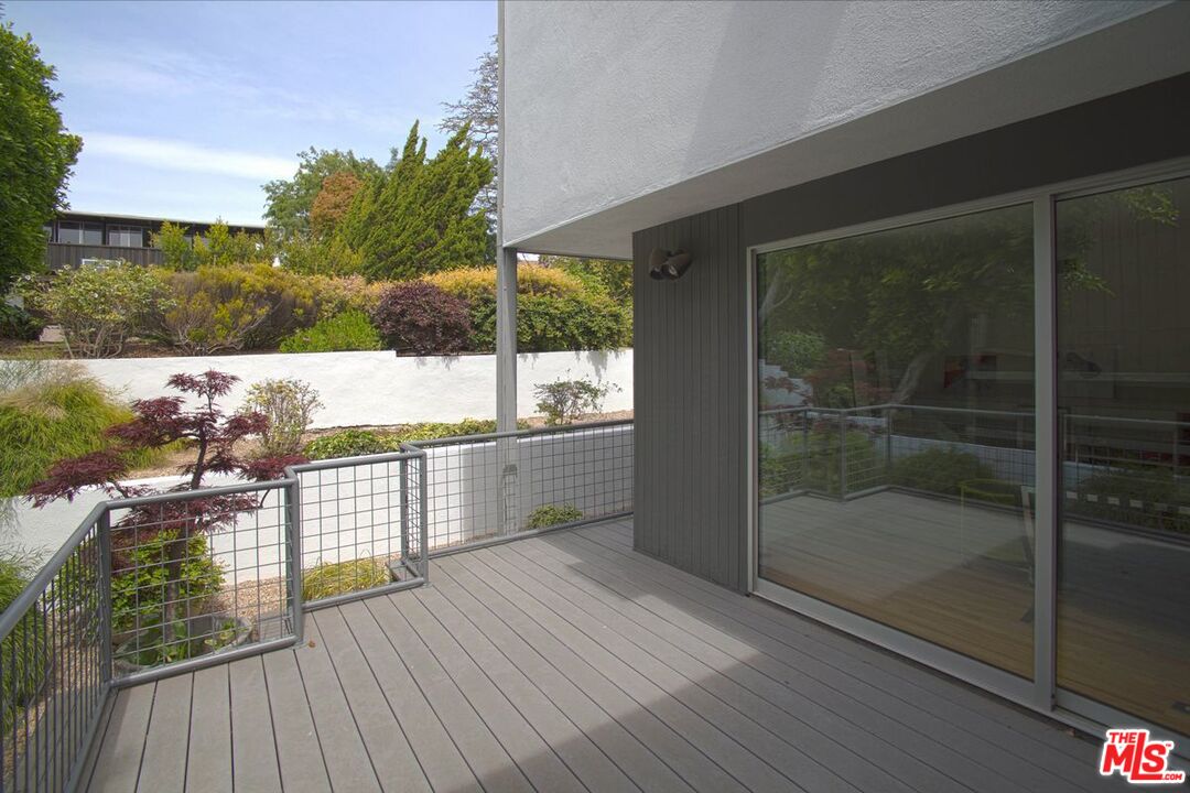 577 North Greencraig Road Los Angeles, CA 90049 - Photo 3 of 26 Gallery Image 3