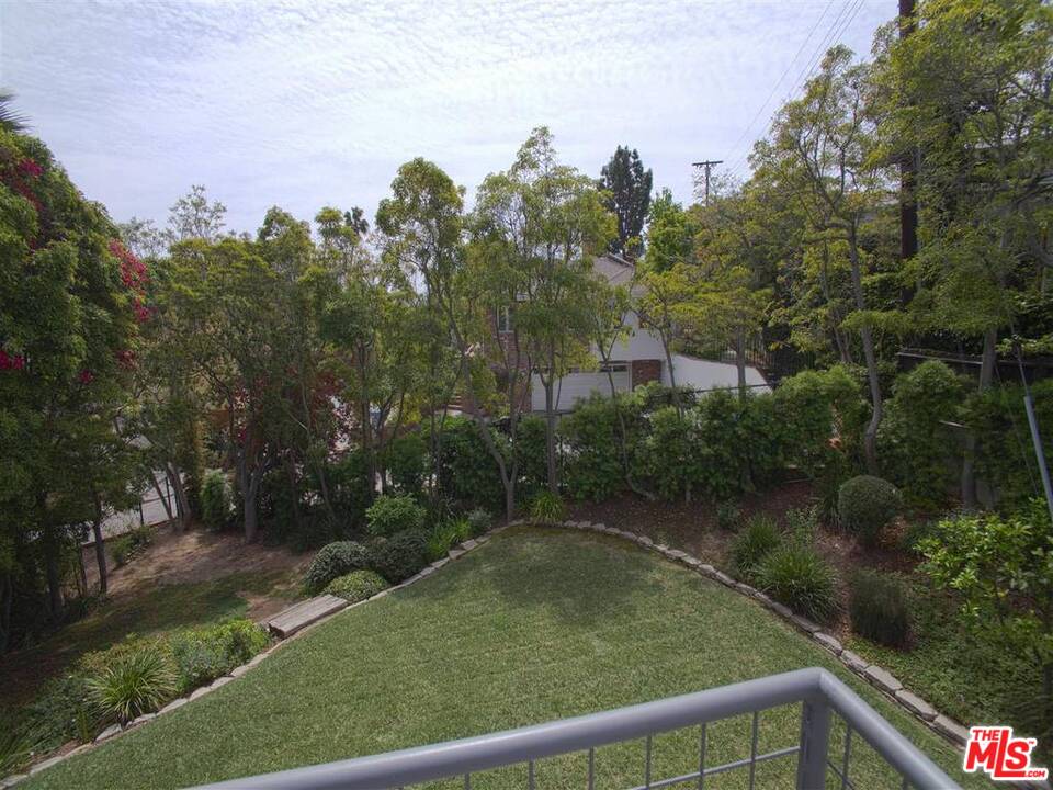 577 North Greencraig Road Los Angeles, CA 90049 - Photo 23 of 26 Gallery Image 23