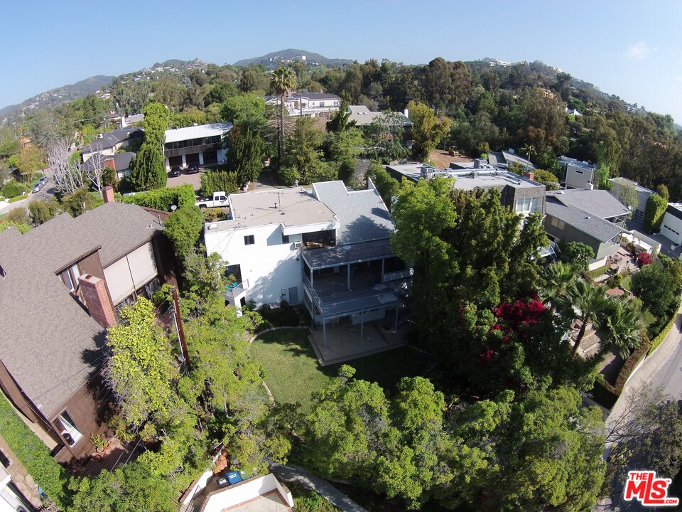 577 North Greencraig Road Los Angeles, CA 90049 - Photo 25 of 26 Gallery Image 25