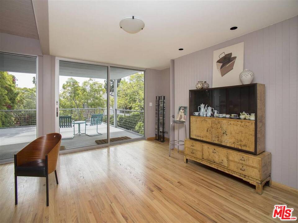 577 North Greencraig Road Los Angeles, CA 90049 - Photo 7 of 26 Gallery Image 7