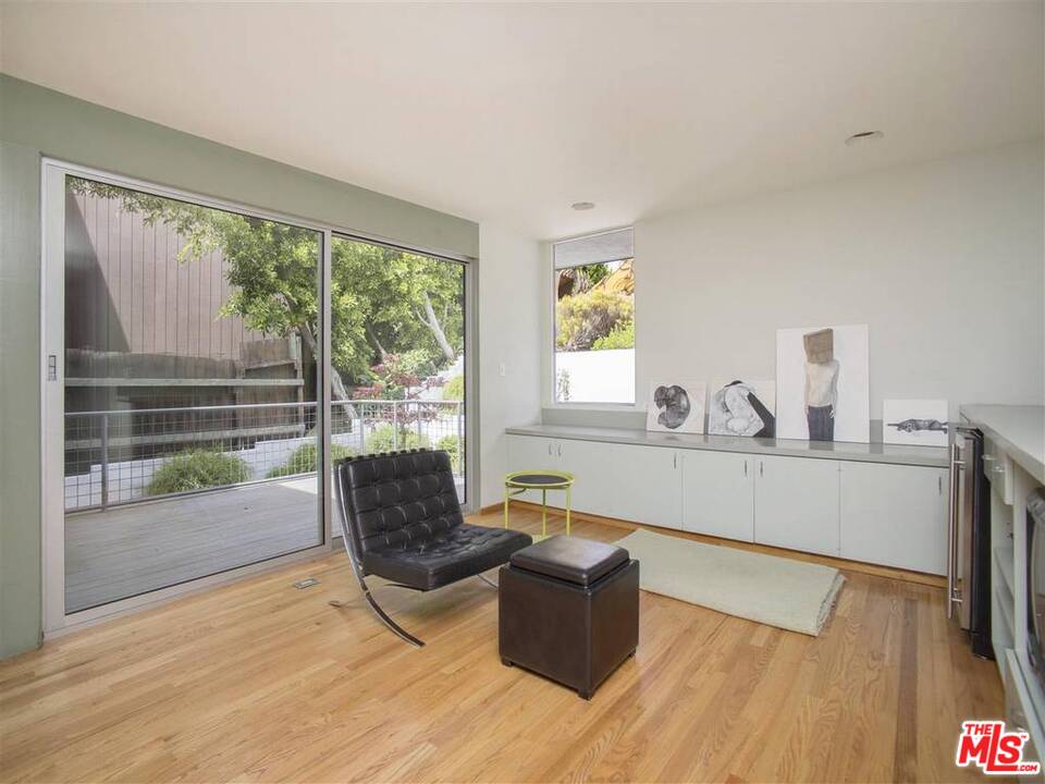 577 North Greencraig Road Los Angeles, CA 90049 - Photo 10 of 26 Gallery Image 10