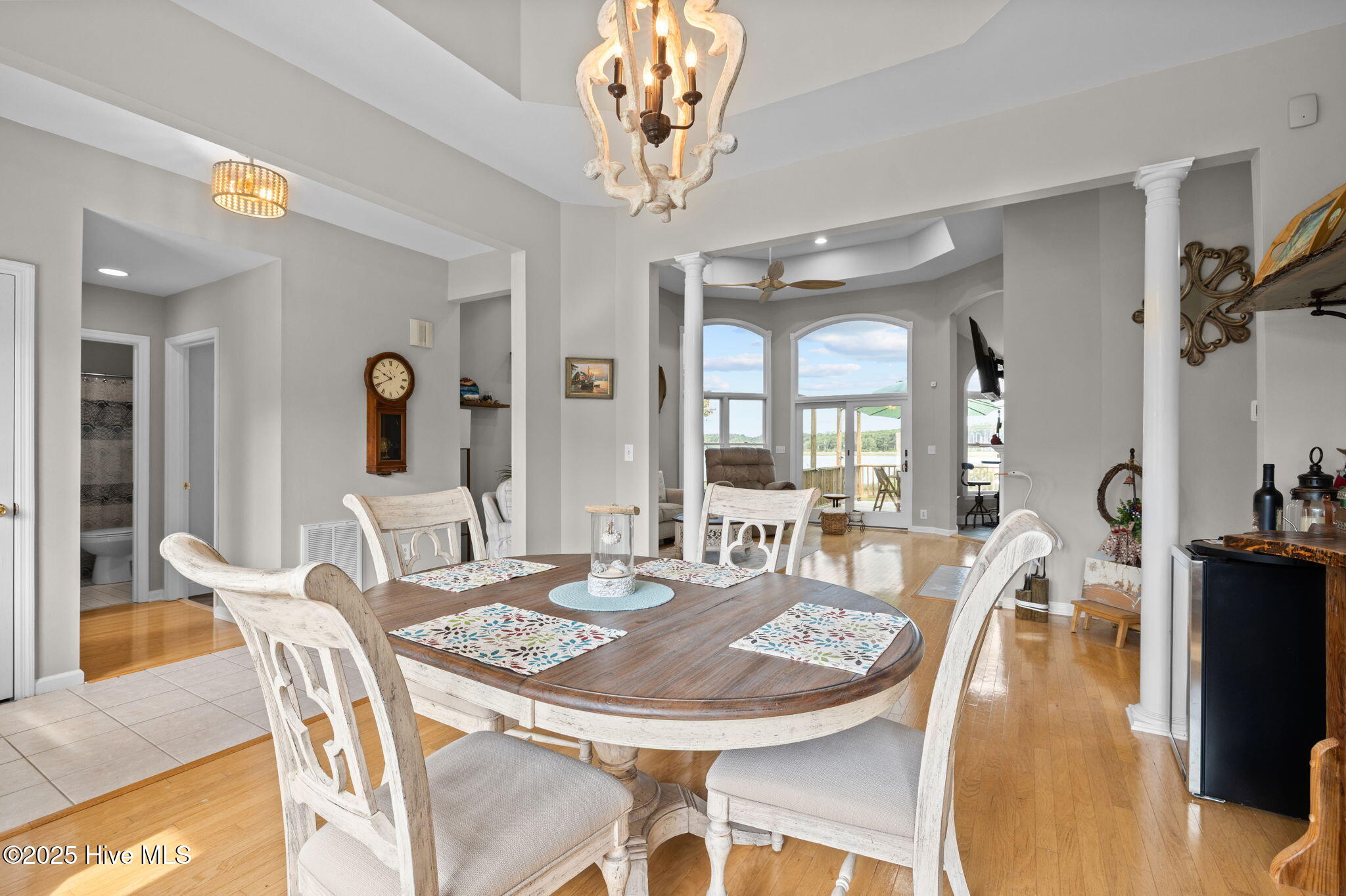 413 Pelican Harbor Road Beaufort, NC 28516 - Photo 13 of 30 Spacious dining area