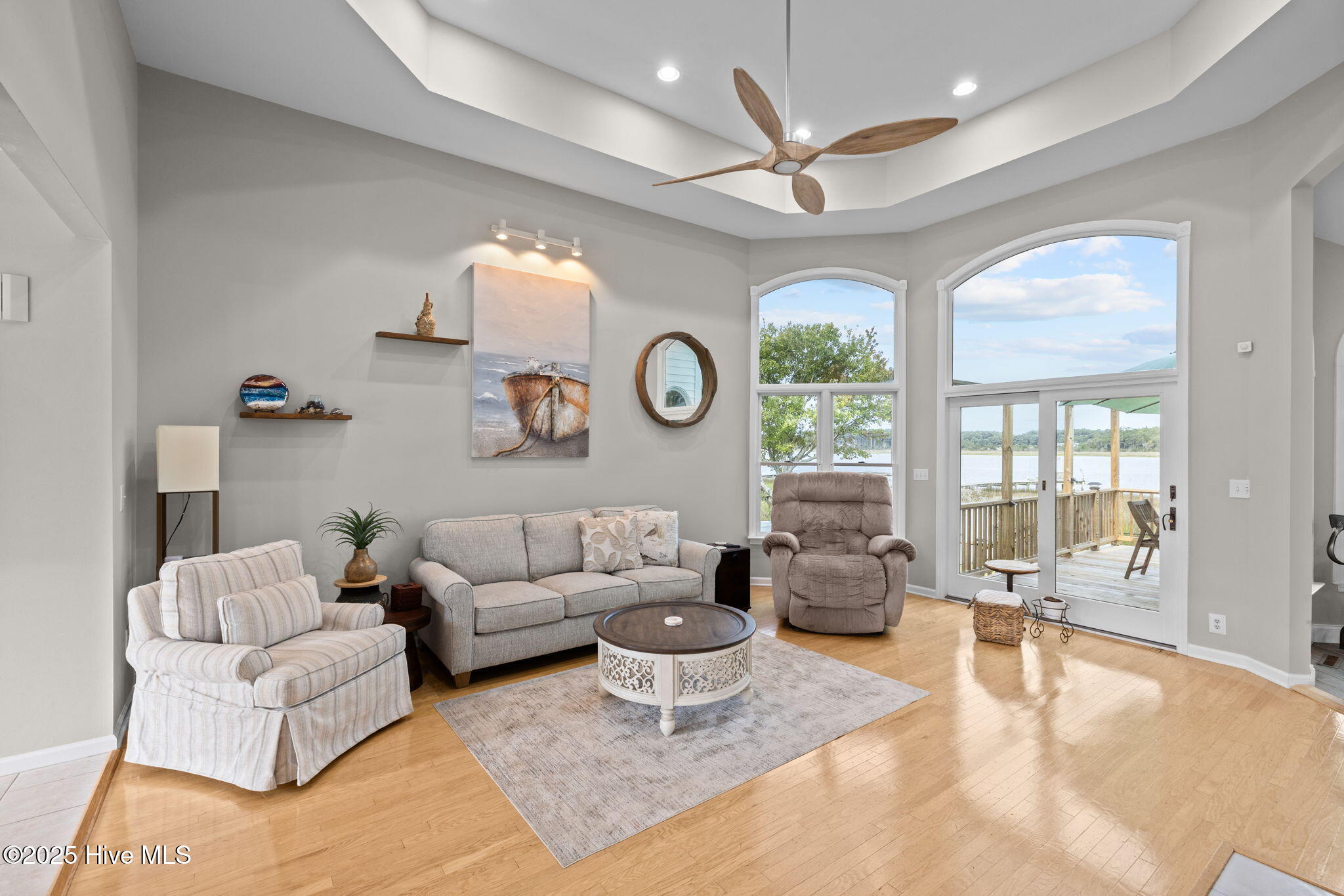 413 Pelican Harbor Road Beaufort, NC 28516 - Photo 14 of 30 Living Area