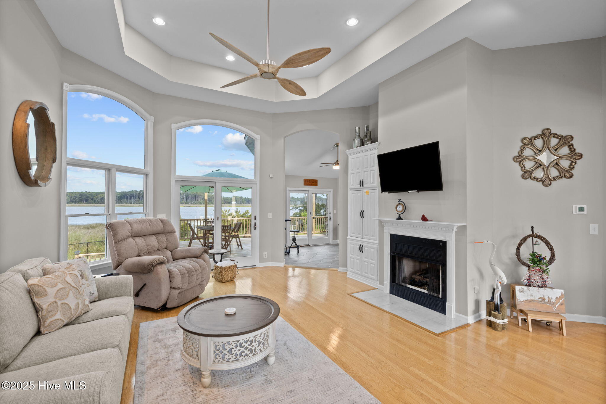 413 Pelican Harbor Road Beaufort, NC 28516 - Photo 15 of 30 living room