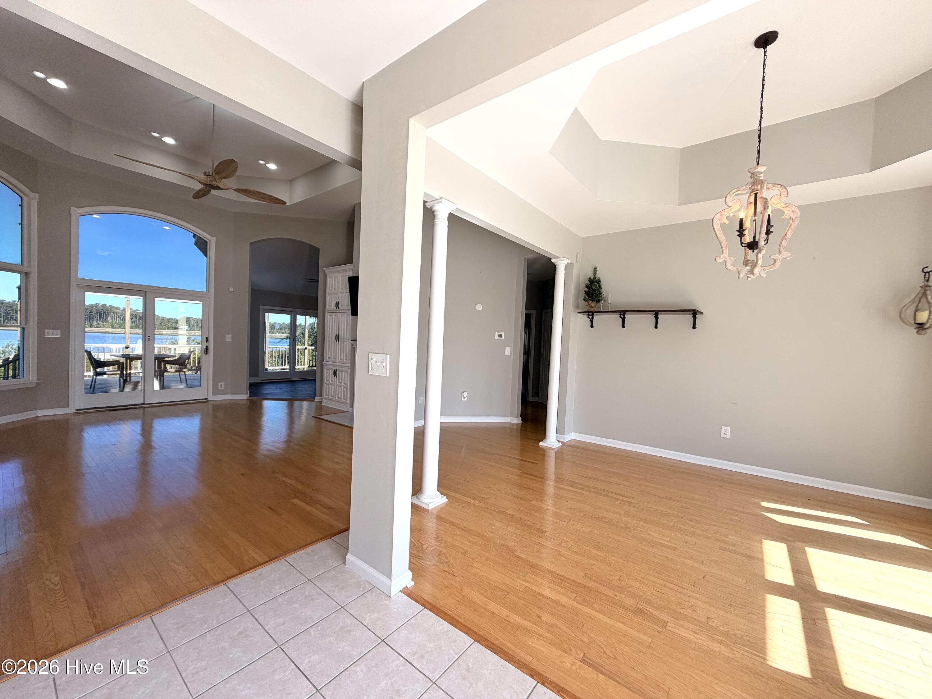 413 Pelican Harbor Road Beaufort, NC 28516 - Photo 27 of 30 Foyer