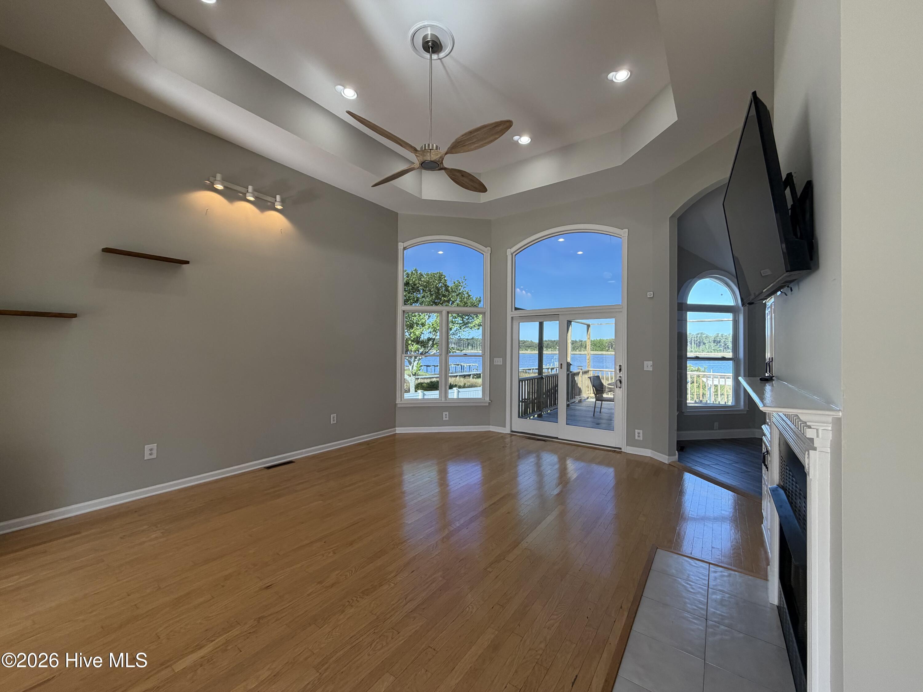 413 Pelican Harbor Road Beaufort, NC 28516 - Photo 29 of 30 Living room