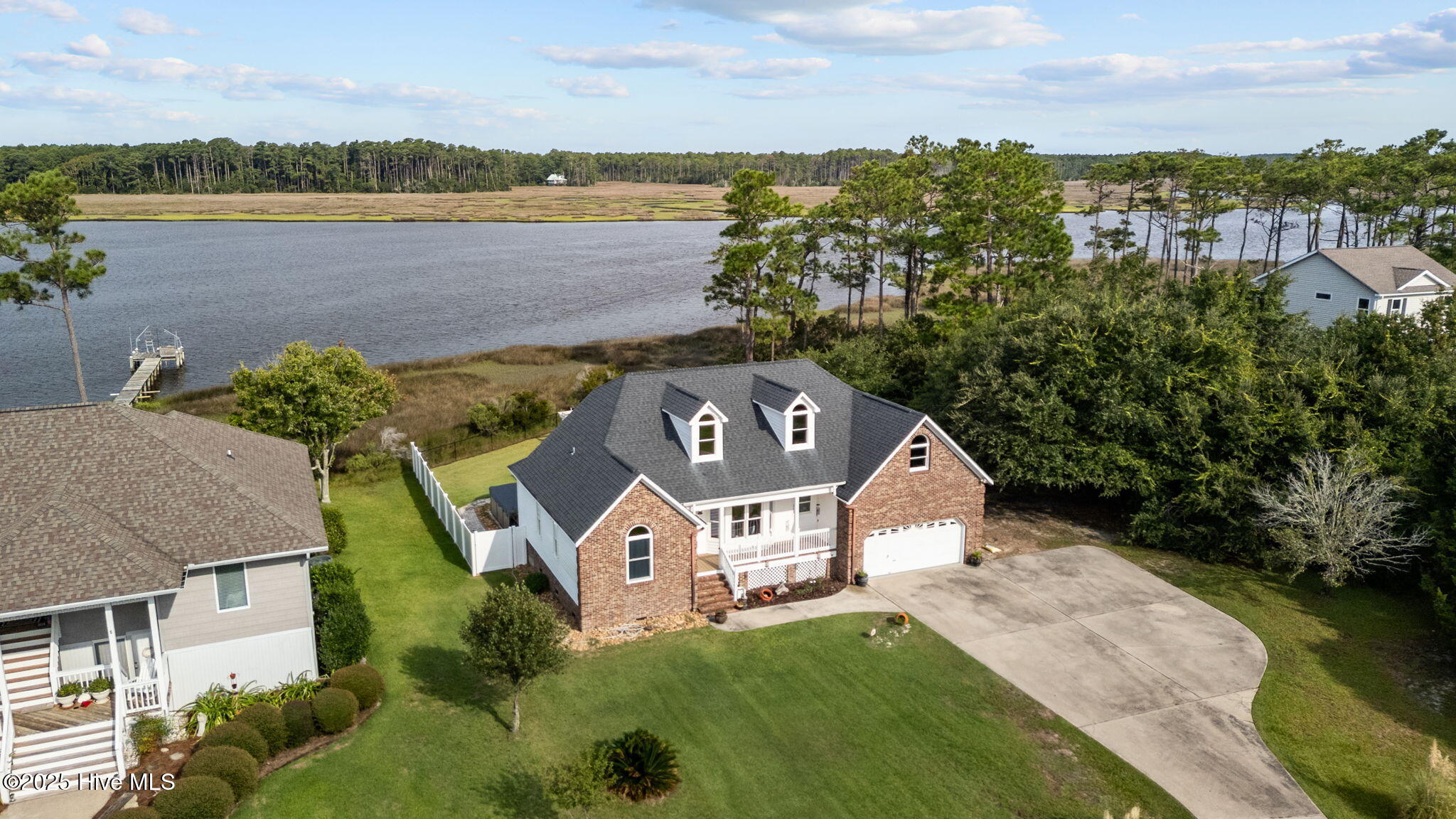 413 Pelican Harbor Road Beaufort, NC 28516 - Photo 3 of 25 Aerial Front
