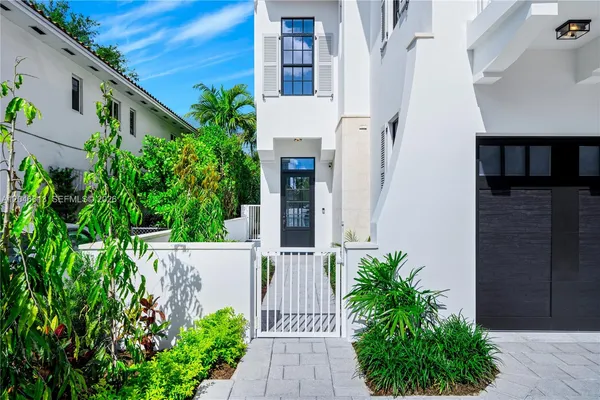 $1,816,000 | 2710 South Le Jeune Road, Coral Gables, FL 33134