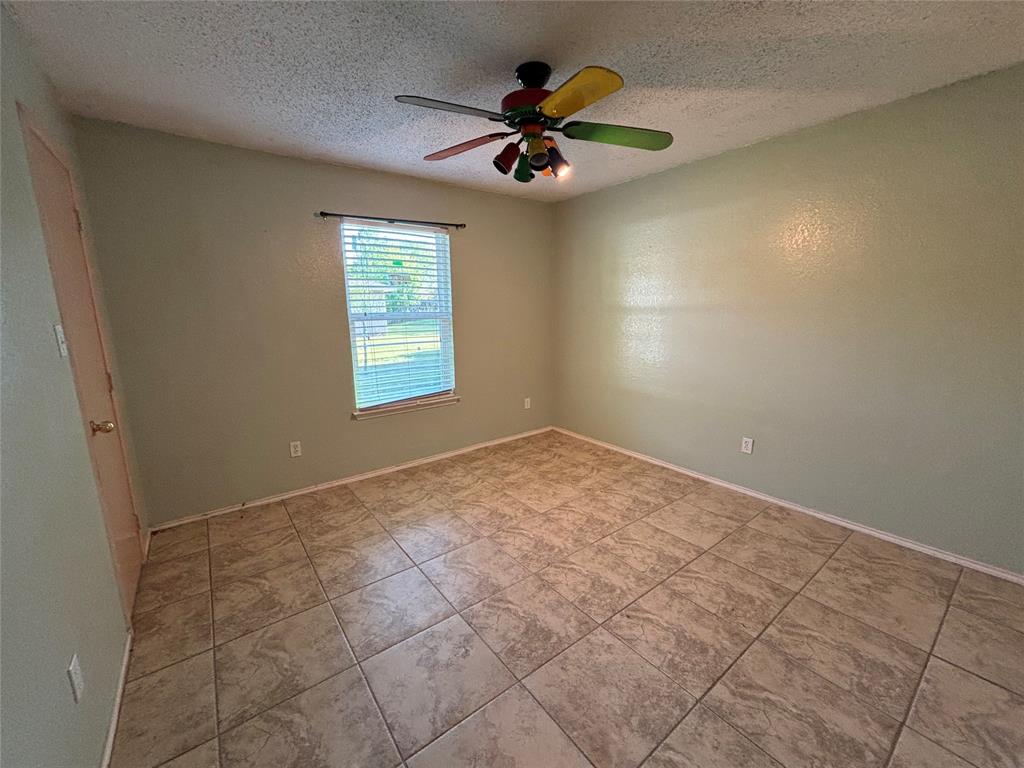 9444 Lipton Lane Dallas, TX 75217 - Photo 12 of 20