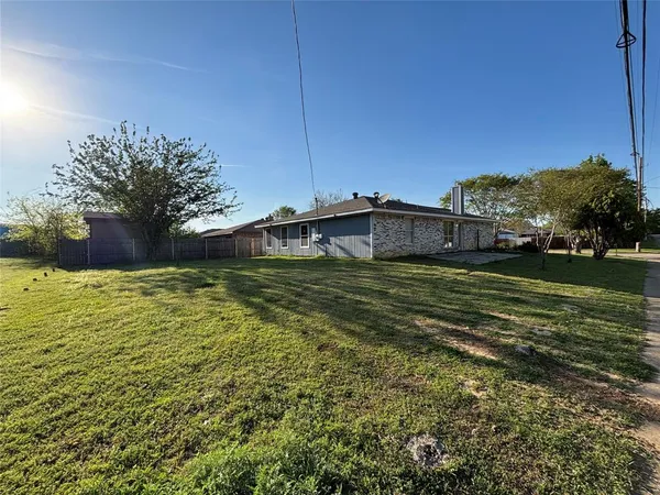 a view of a house with a big yard