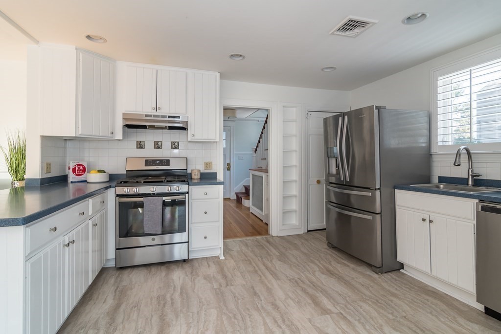 24 Durant Road Wellesley, MA 02482 - Photo 11 of 25
