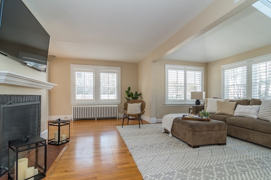24 Durant Road Wellesley, MA 02482 - Photo 2 of 25