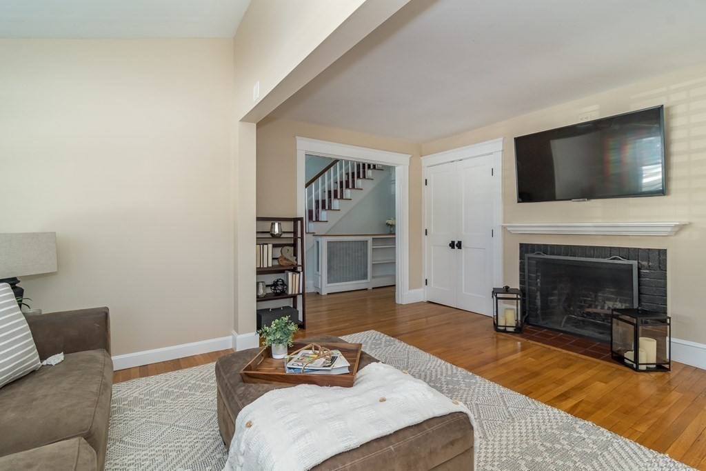 24 Durant Road Wellesley, MA 02482 - Photo 4 of 25