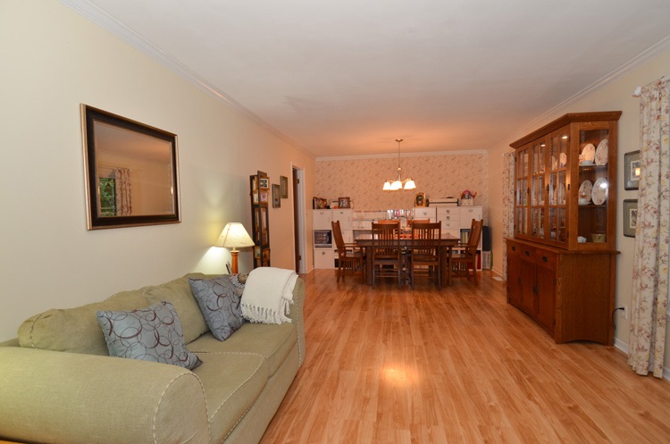 5526 Raleigh Drive South Bend, IN 46614 - Photo 3 of 19