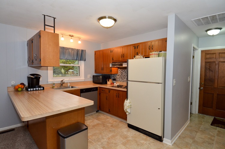 5526 Raleigh Drive South Bend, IN 46614 - Photo 4 of 19