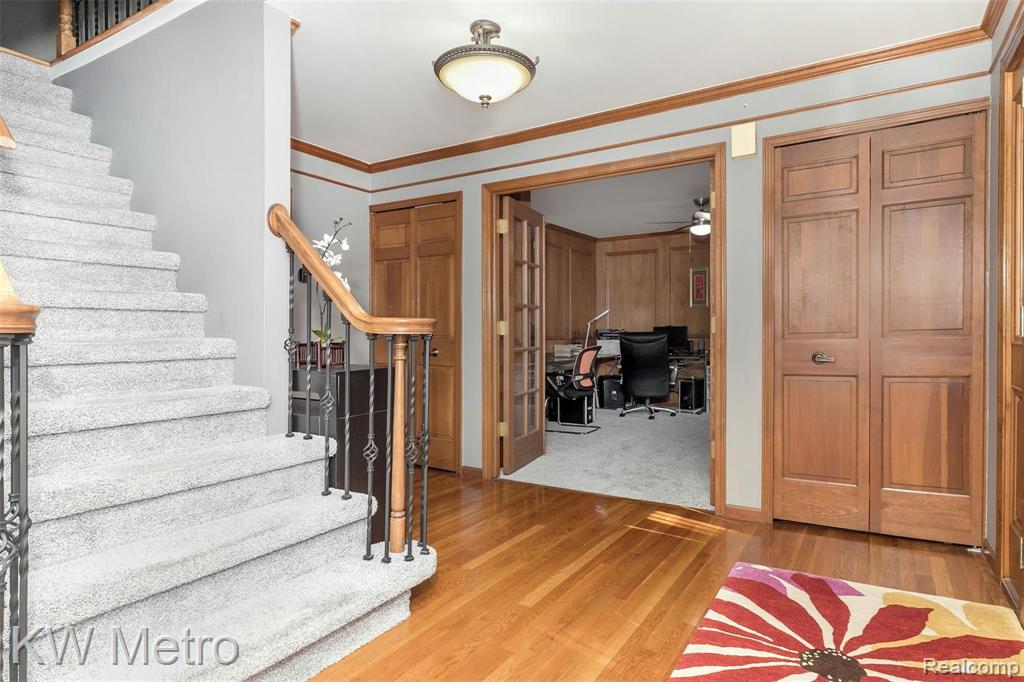 869 Timberline Drive Rochester Hills, MI 48309 - Photo 2 of 43
