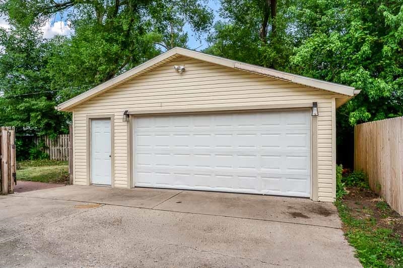 210 McKinley Avenue Beloit, WI 53511 - Photo 3 of 20