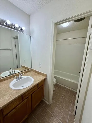 $935 | 2100 Pasadena Avenue, Unit 202, Metairie, LA 70001