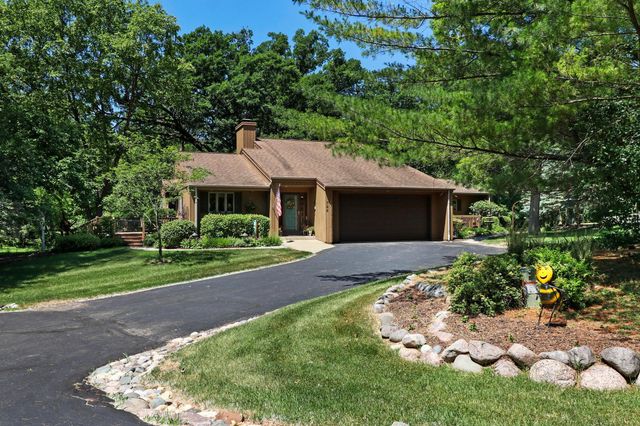 786 Timber Ridge Court, Fontana, WI 53125