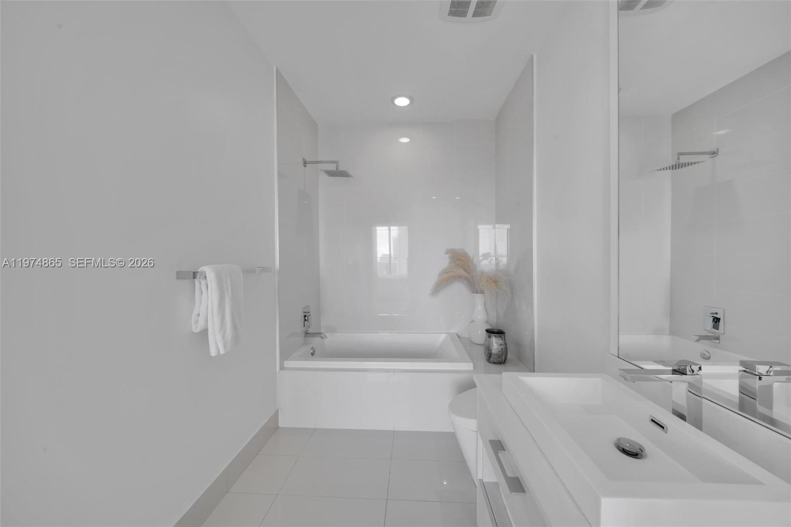 55 Southwest 9th Street, Unit 4406 Miami, FL 33130 - Photo 26 of 36