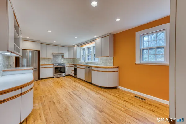$799,000 | 344 North Steele Road, West Hartford, CT 06117