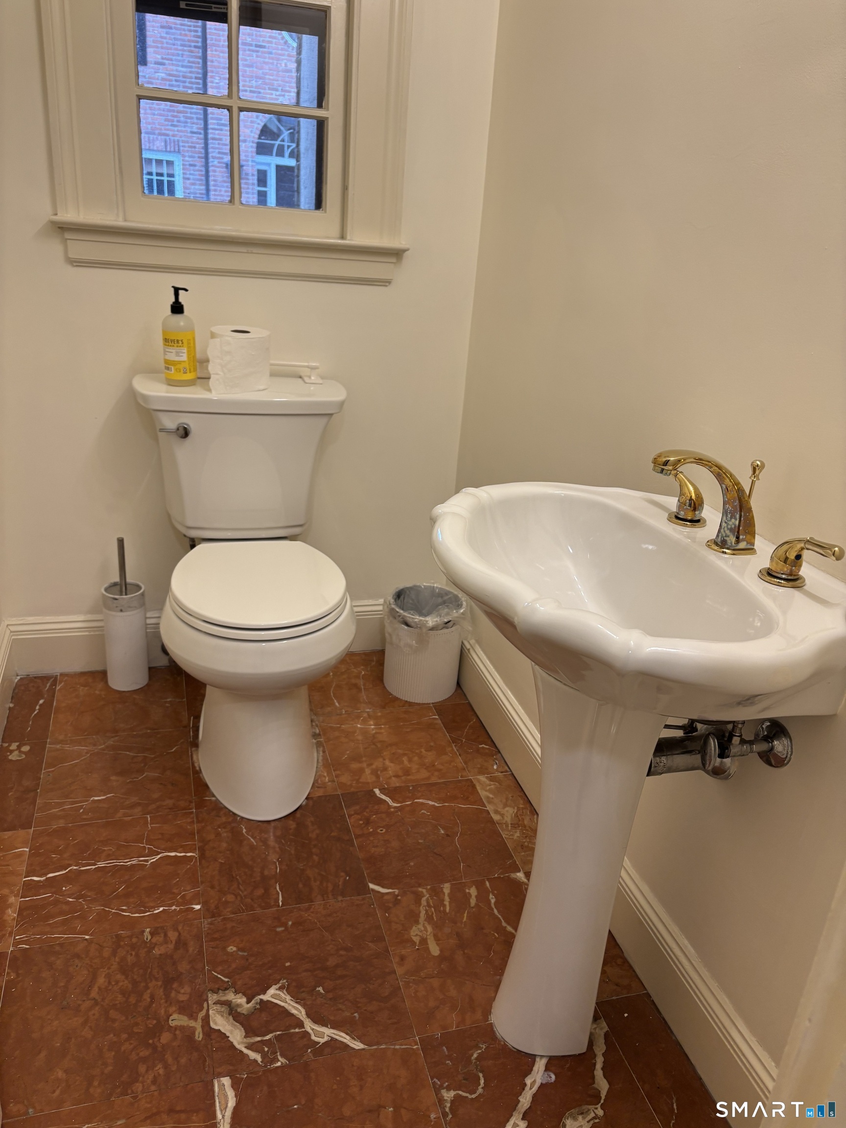 344 North Steele Road West Hartford, CT 06117 - Photo 7 of 34