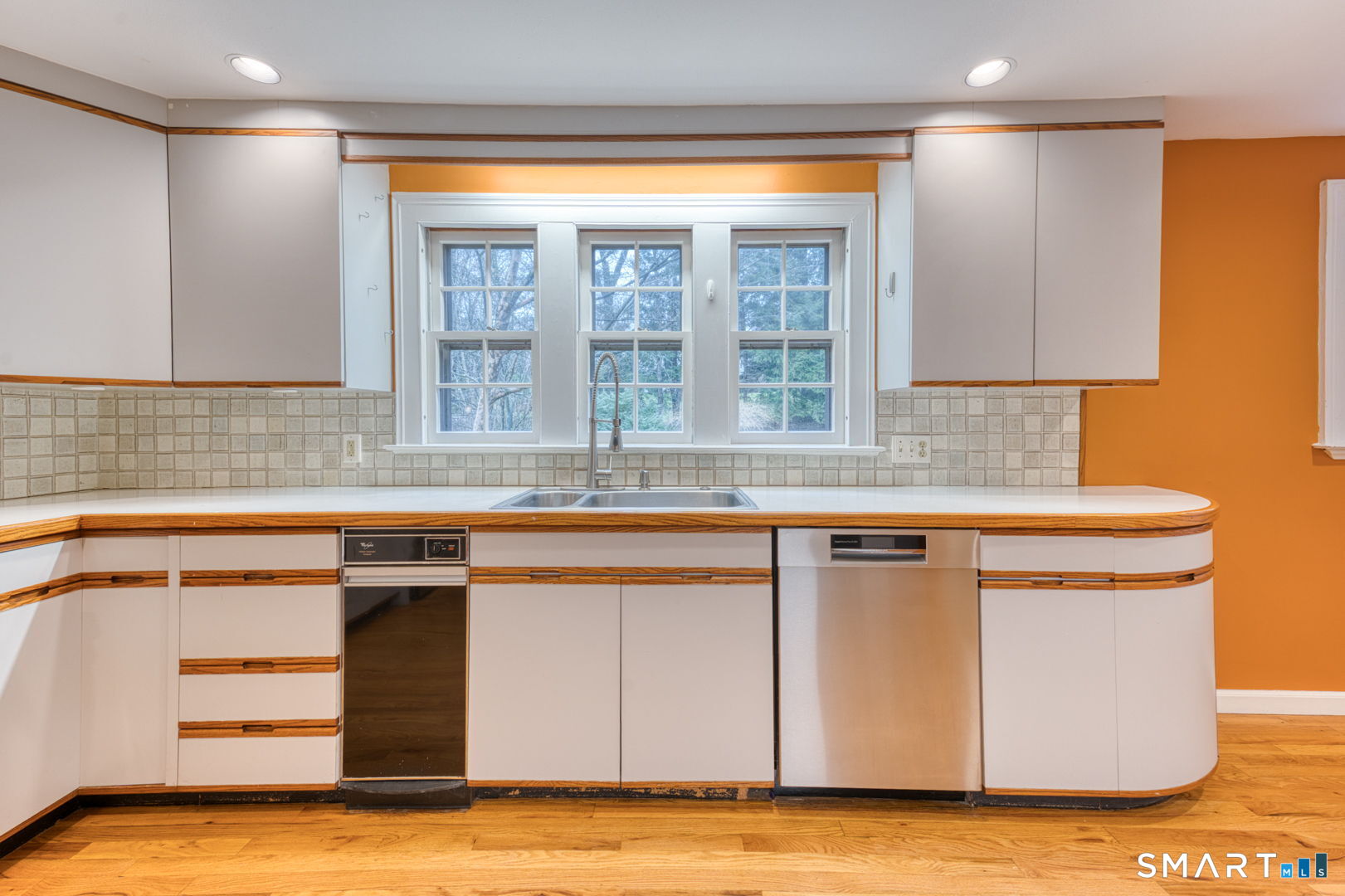 344 North Steele Road West Hartford, CT 06117 - Photo 9 of 34