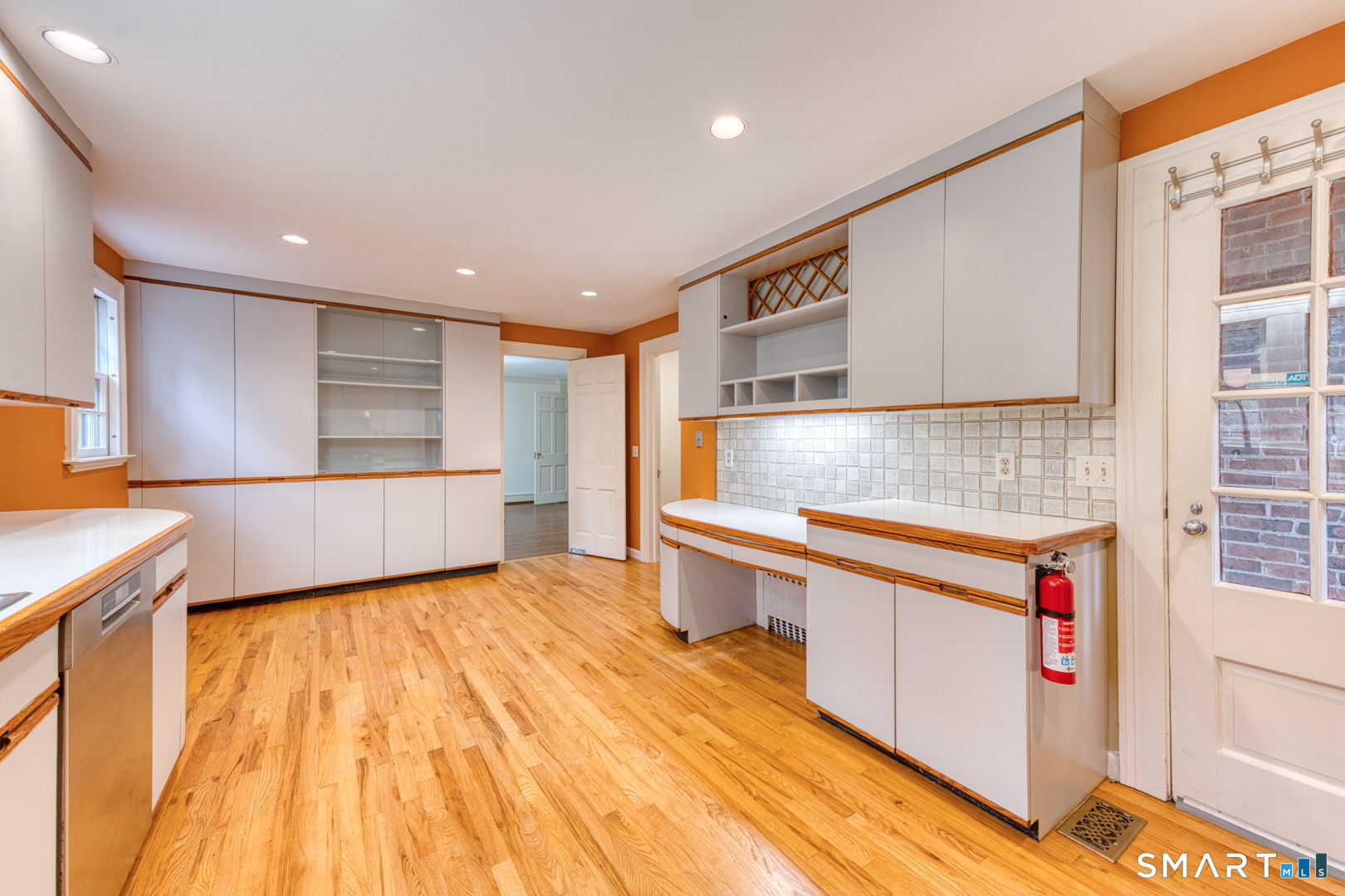 344 North Steele Road West Hartford, CT 06117 - Photo 10 of 34