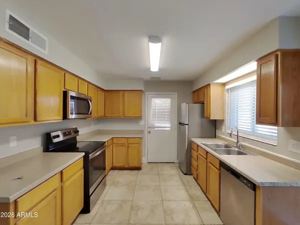 $1,919 | 9833 North 47th Drive, Glendale, AZ 85302