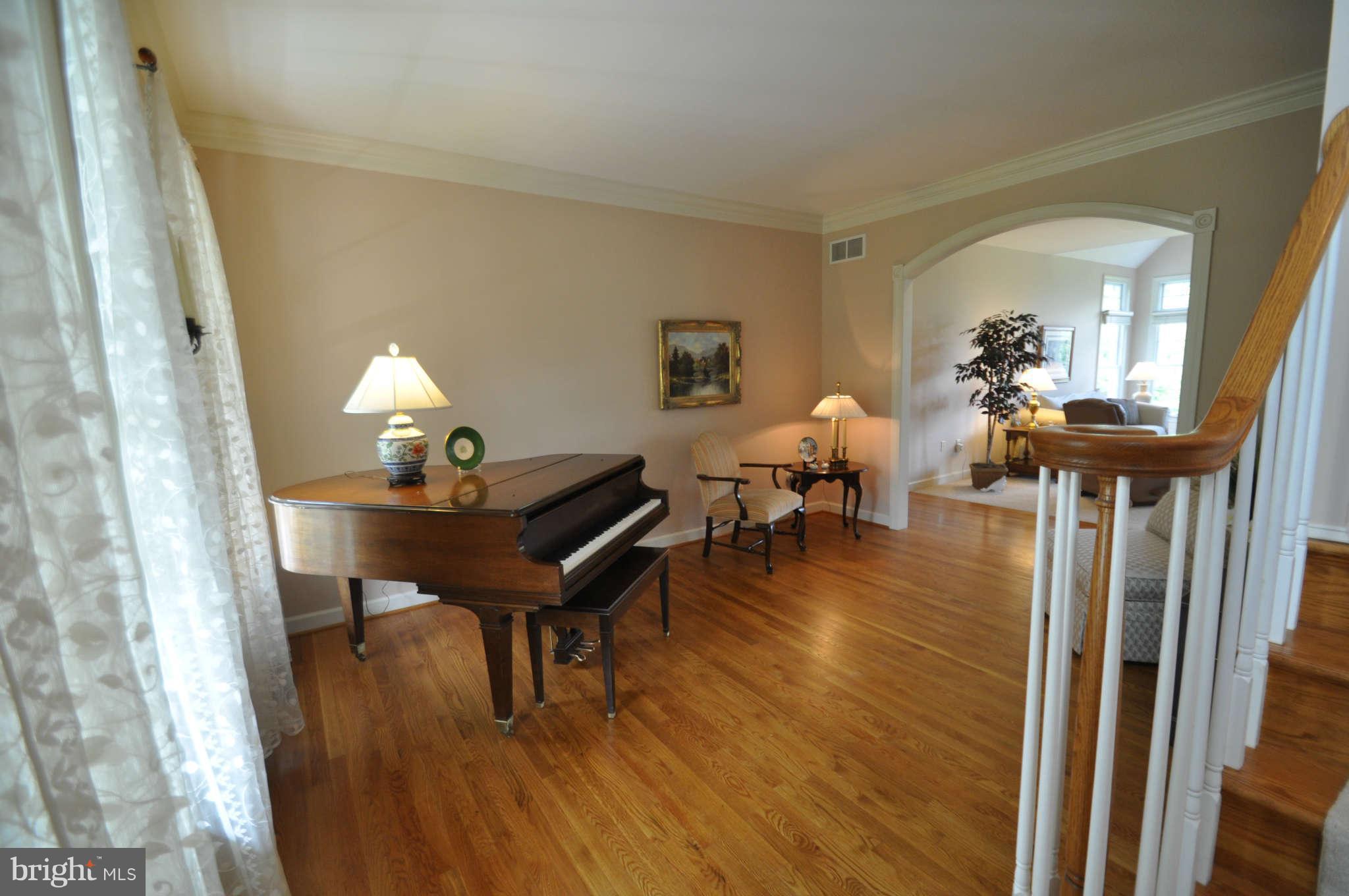 2871 Sommersby Road Mount Airy, MD 21771 - Photo 4 of 29 Living Room
