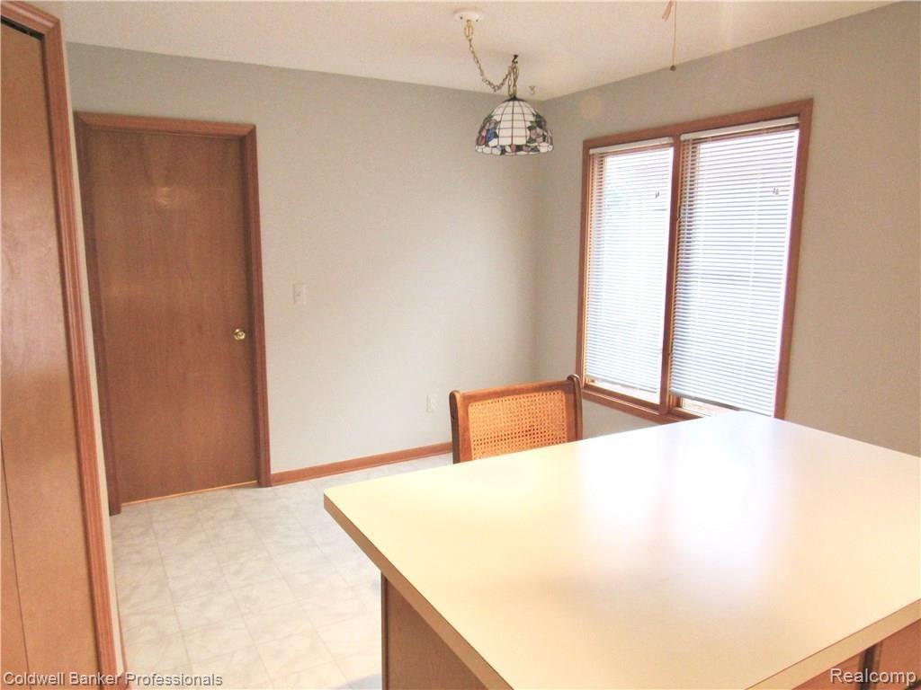 22330 River Ridge Trail Farmington, MI 48335 - Photo 18 of 35 Eat In Kitchen