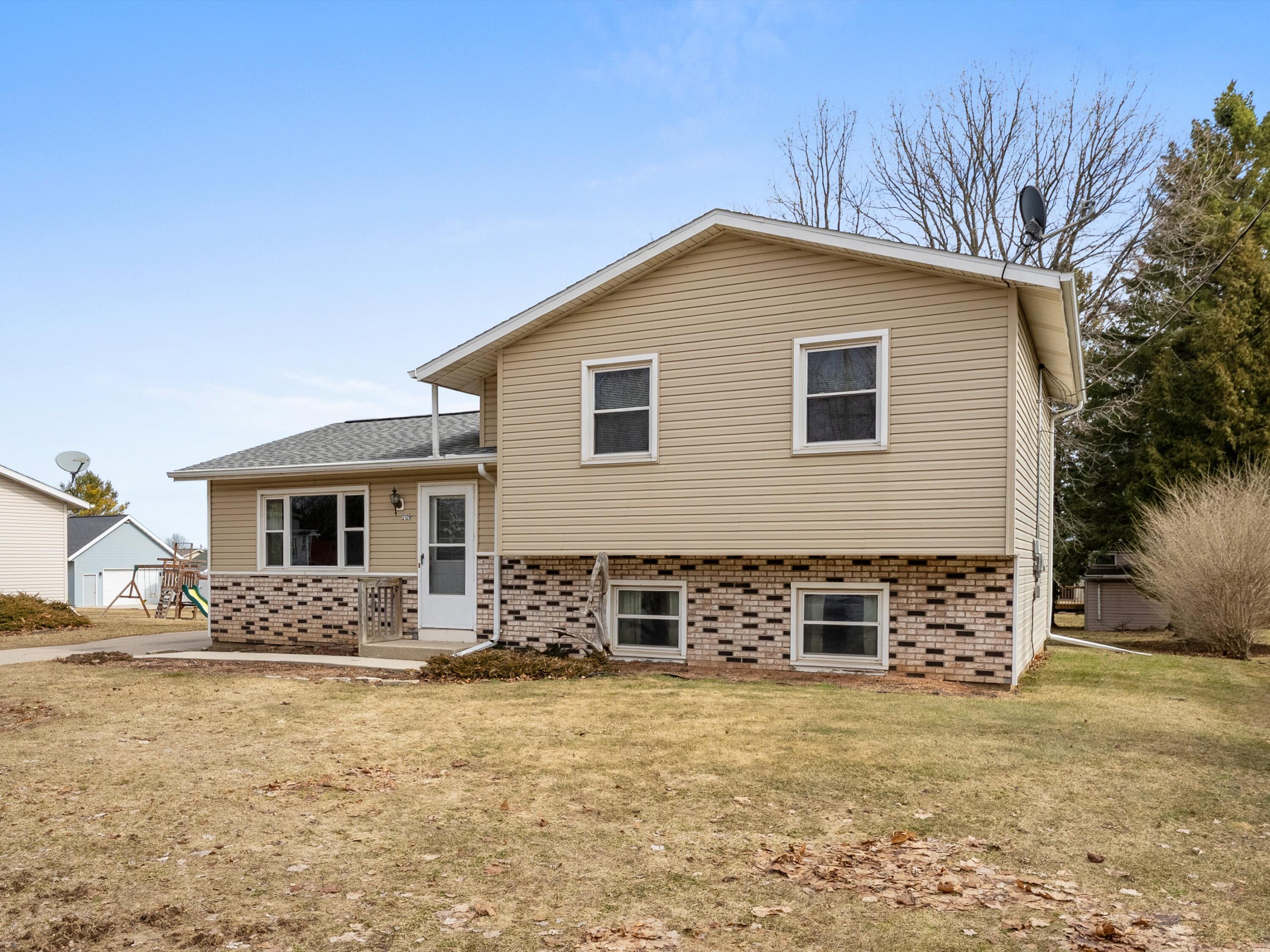 2129 South 23rd Street Manitowoc, WI 54220 - Photo 1 of 1 01-001_2864827_00078