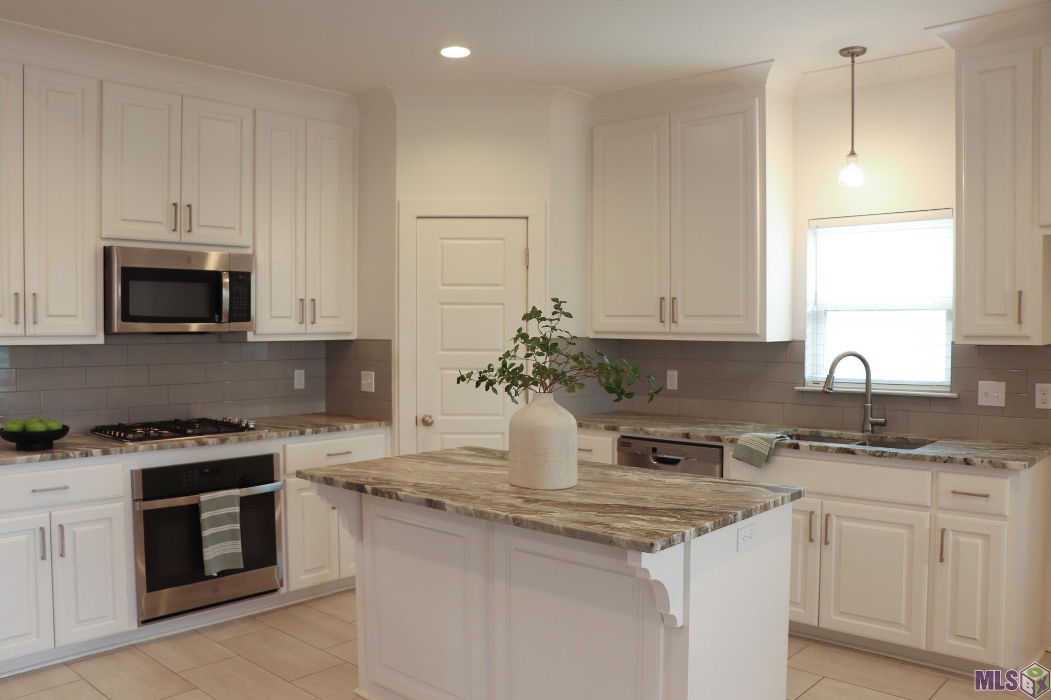 39223 Canopy Court Gonzales, LA 70737 - Photo 7 of 28