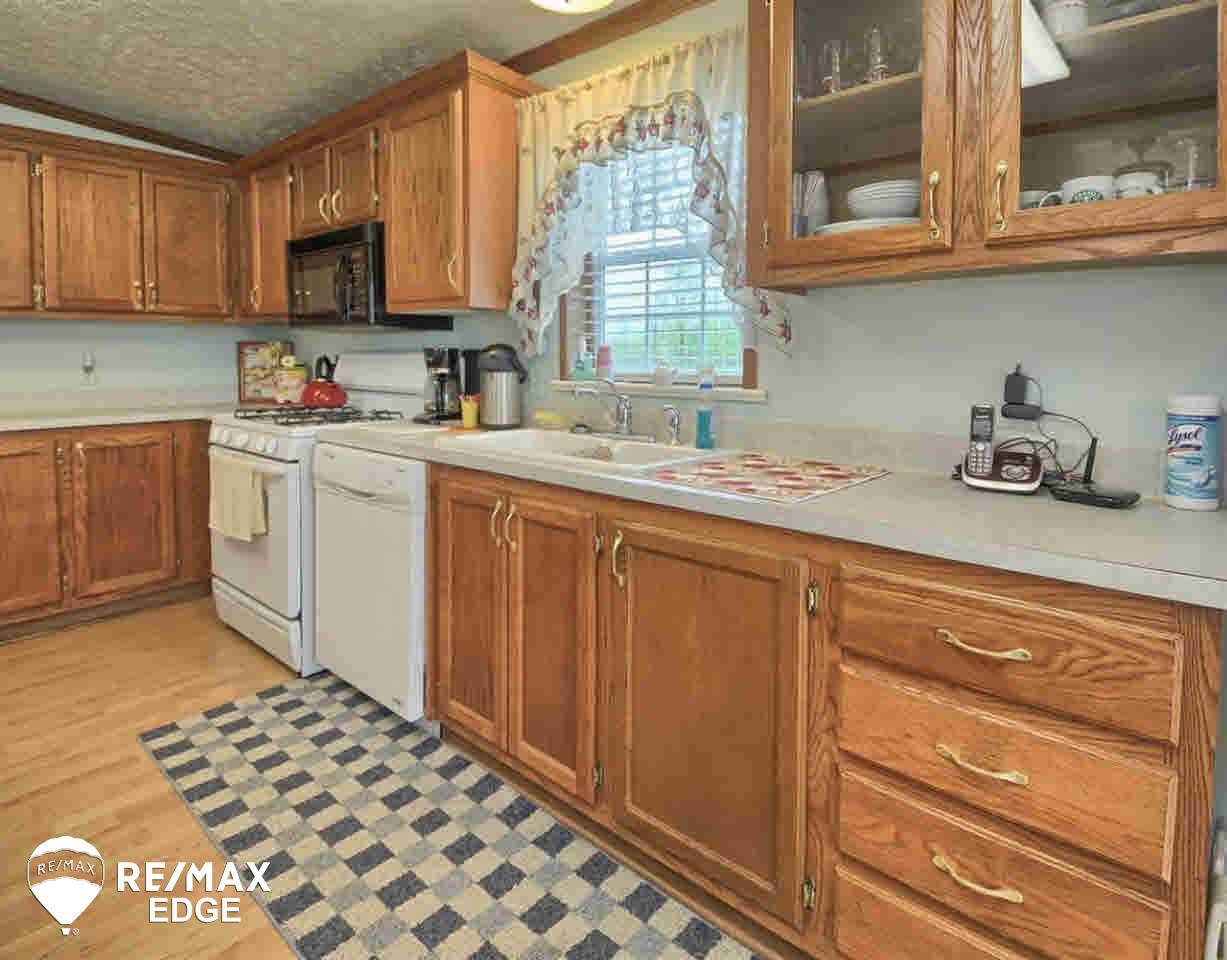4927 Aurand Road Columbiaville, MI 48421 - Photo 8 of 27 21290334-7.JPG