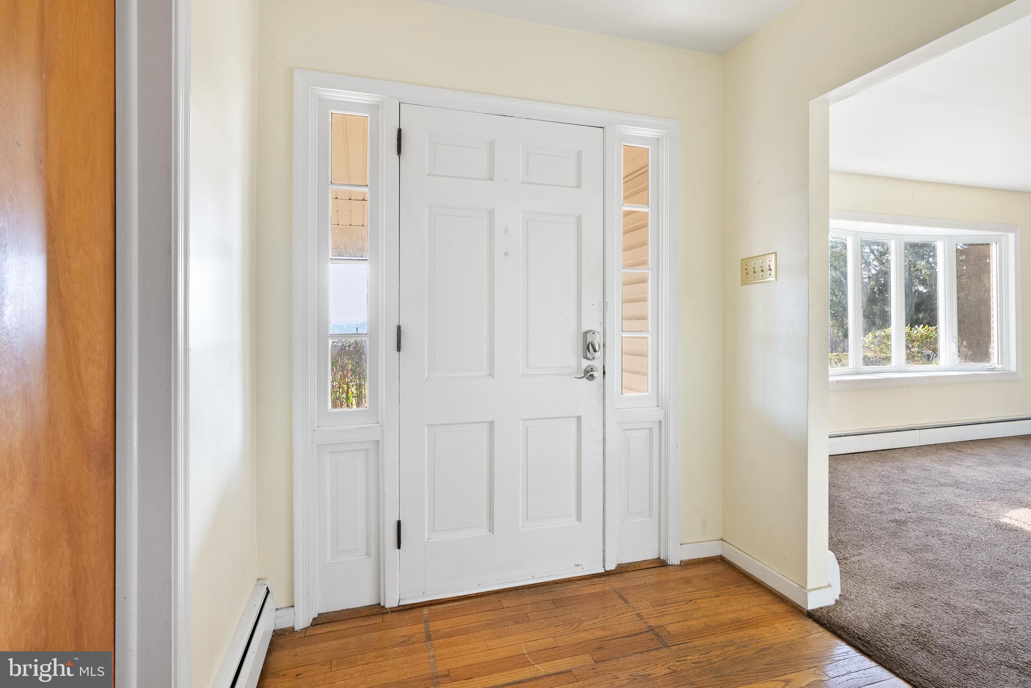 135 Ridge Road Spring City, PA 19475 - Photo 9 of 42 Foyer