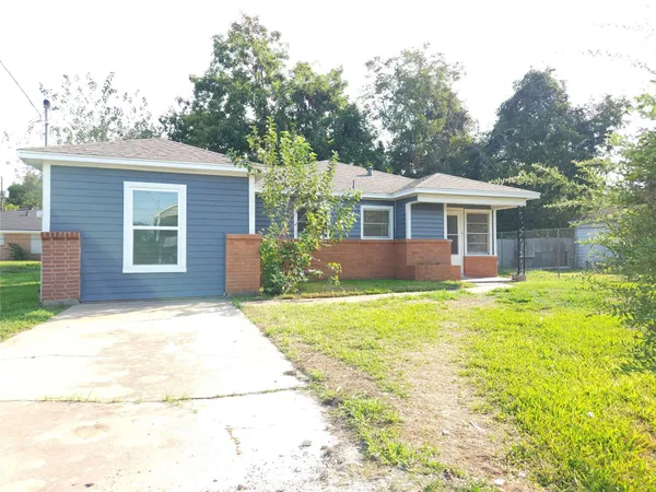 $1,600 | 6301 Anderson Street, Texas City, TX 77591
