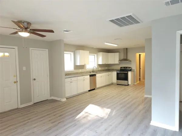 $1,600 | 6301 Anderson Street, Texas City, TX 77591