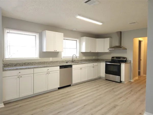 $1,600 | 6301 Anderson Street, Texas City, TX 77591