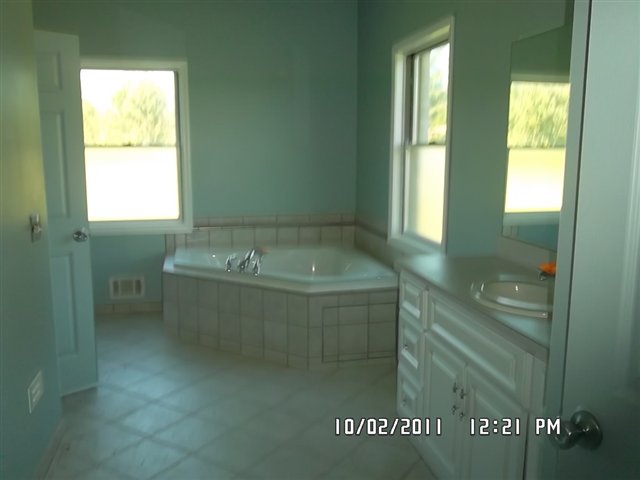 4700 Martin Capac, MI 48014 - Photo 16 of 16 31076382-15.JPG