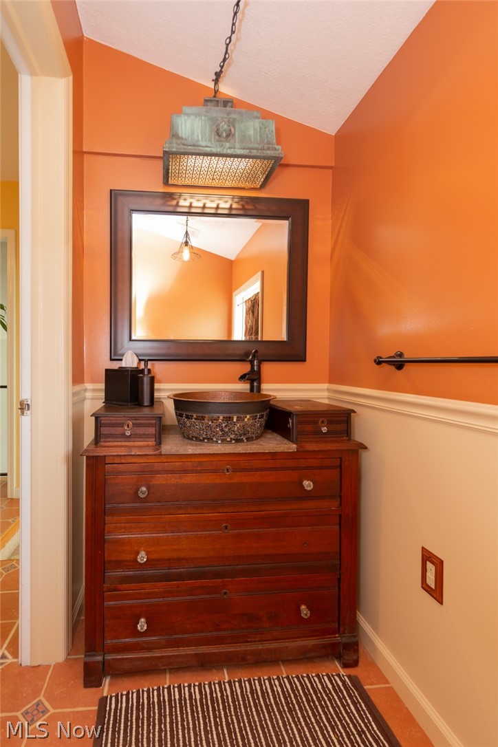 1518 Krumroy Road Akron, OH 44306 - Photo 12 of 35 Adorable Half Bathroom