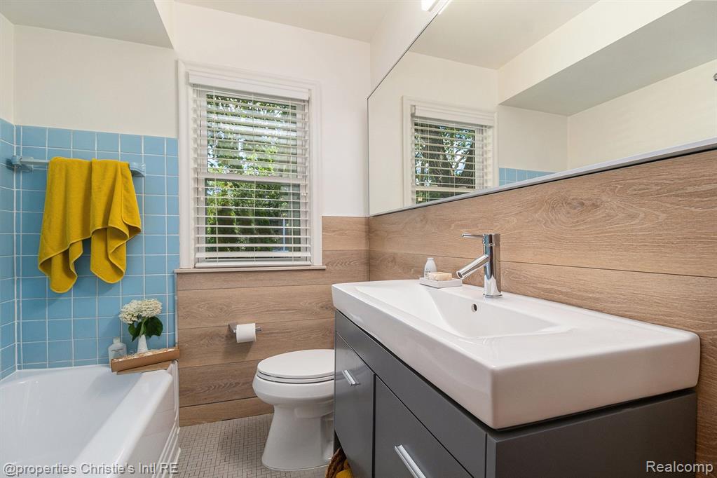 17850 Beverly Road Beverly Hills, MI 48025 - Photo 18 of 40