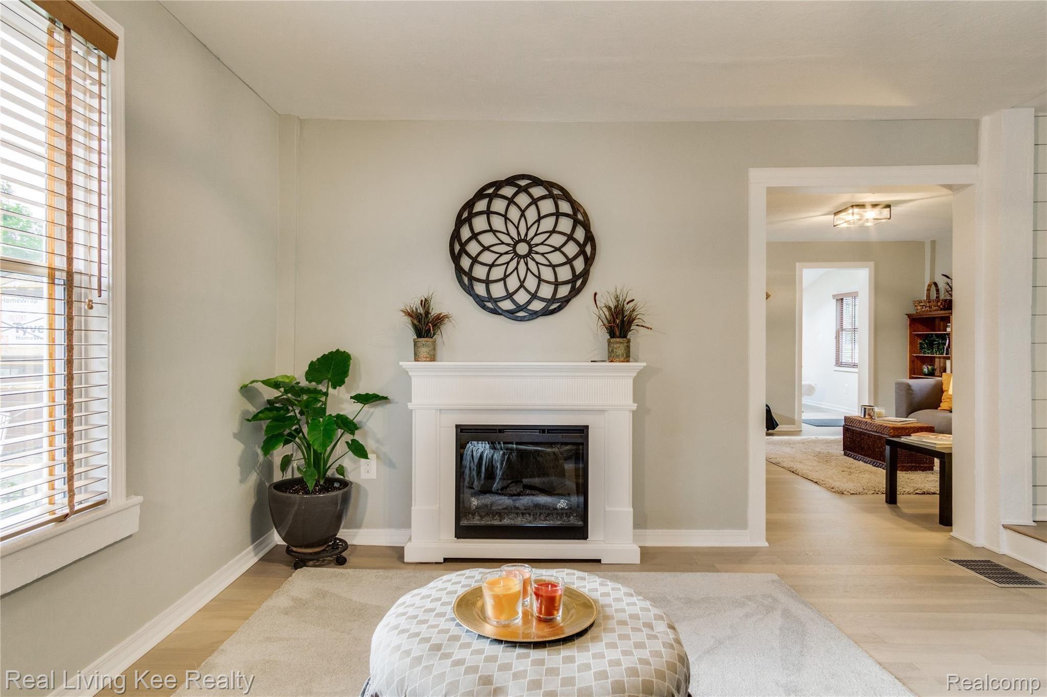 902 Fairview Avenue Rochester, MI 48307 - Photo 35 of 74 Interiors (12 of 51).jpg
