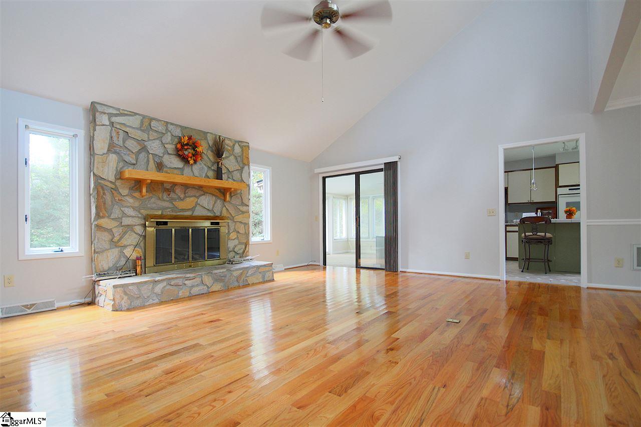 204 Hillandale Road Seneca, SC 29672 - Photo 5 of 36 Gallery Image 5