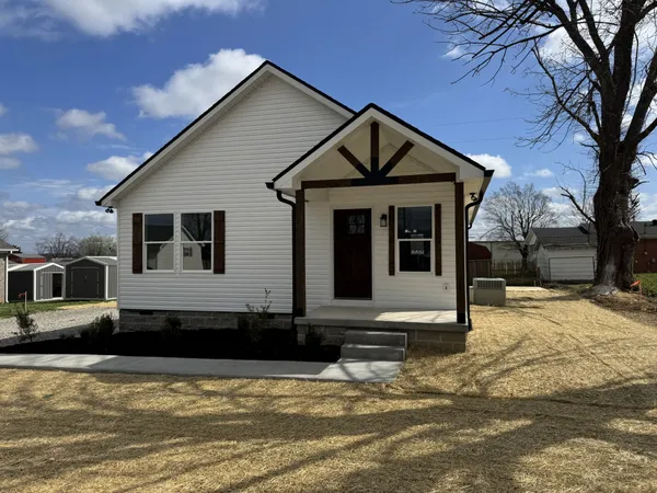 $232,000 | 706 Courthouse View Street, Lafayette, TN 37083