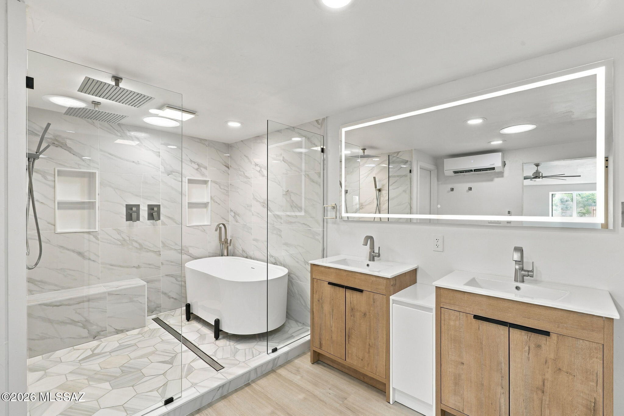 950 West Ina Road Tucson, AZ 85704 - Photo 20 of 50 Main Residence - Master Suite - Bath