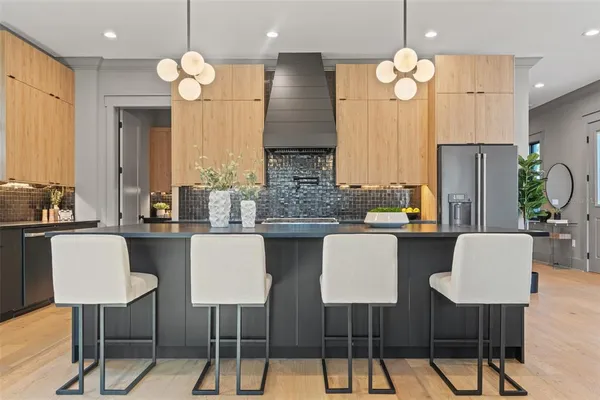 $1,999,999 | 807 West Park Avenue, Tampa, FL 33602