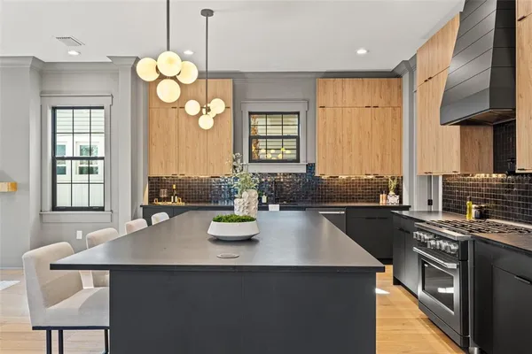 $1,999,999 | 807 West Park Avenue, Tampa, FL 33602