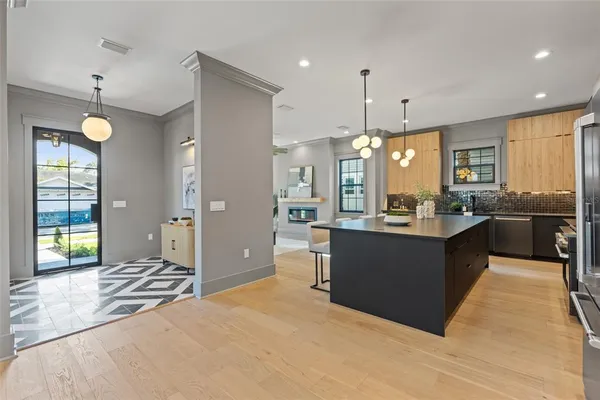 $1,999,999 | 807 West Park Avenue, Tampa, FL 33602