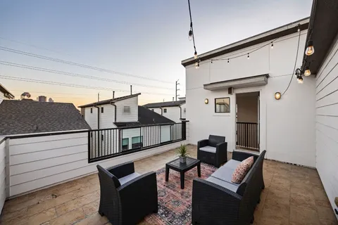 $447,000 | 2005 Hickory Street, Houston, TX 77007